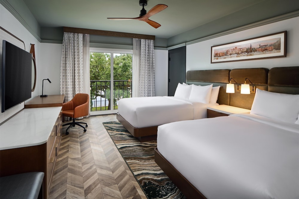 Room, 2 Queen Beds, Water View, Accessible