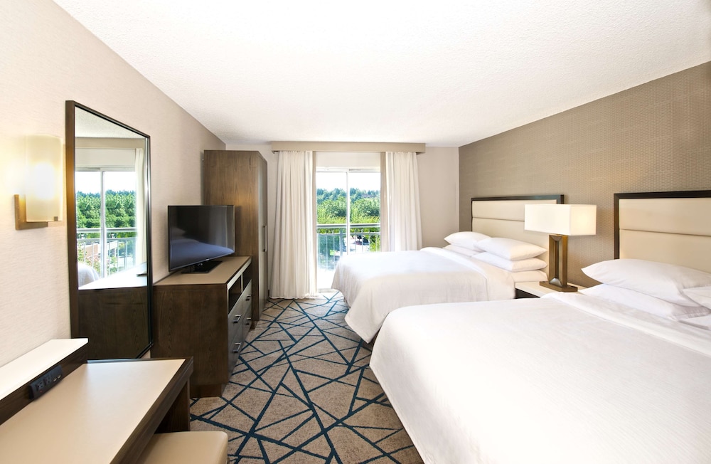 Embassy Suites by Hilton Seattle Bellevue 24/76