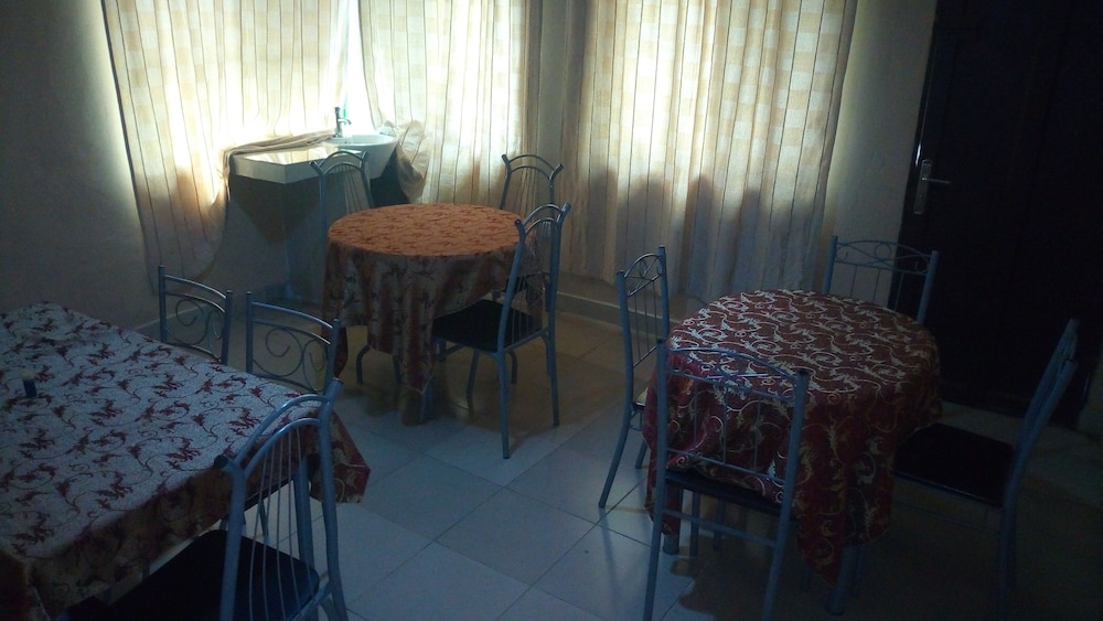 Abal Hall And Hotels 16/18