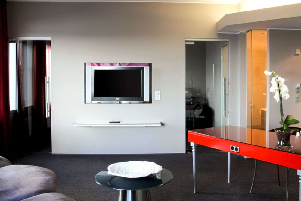 Clarion Hotel Bergen Airport 38/40