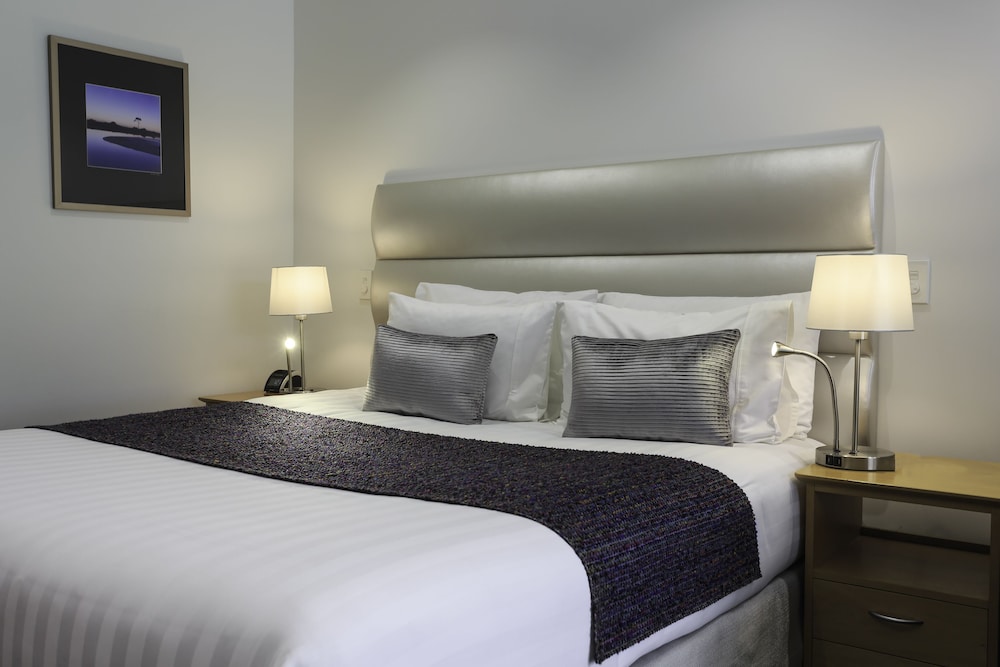 Trailways Hotel 27/70