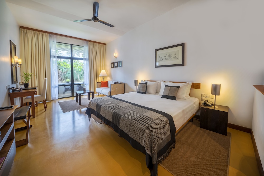Deluxe, Sea View, The Blue Water Hotel and Spa 2/3