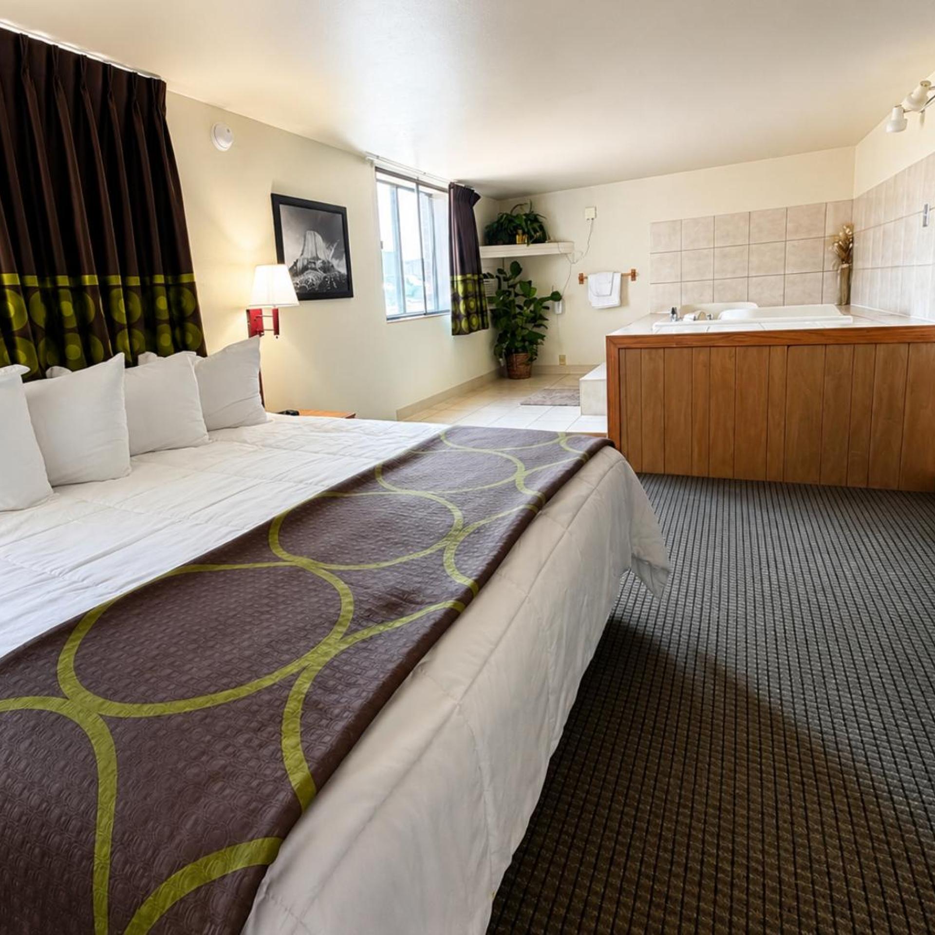 غرفة بسرير كينج بجاكوزي، Fairbridge Inn And Suites 6/10