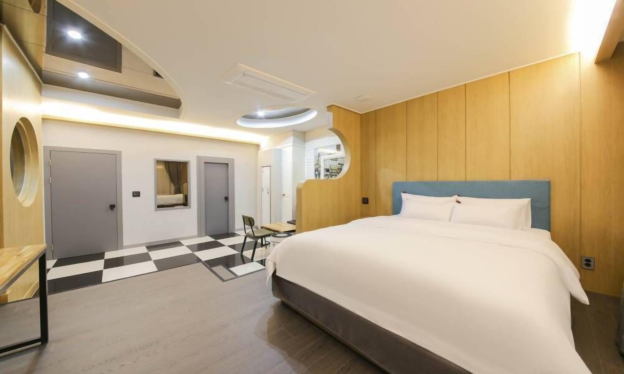SUITE, DOUBLE BED