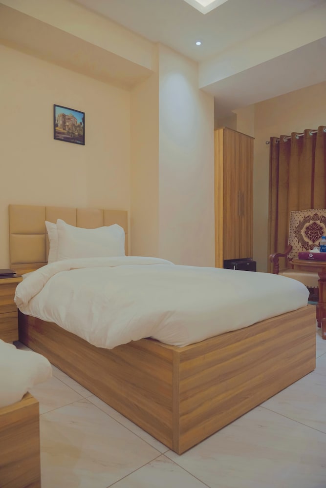 Hotel Pearl Inn 25/64