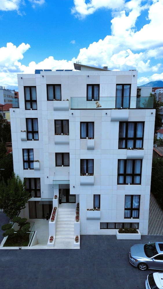 Arbnor Hotel 8/50