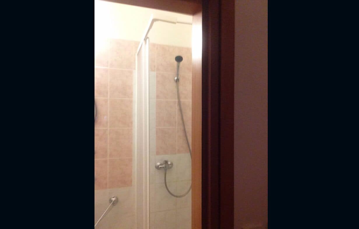 ROOM, TWIN BEDS, SHARED BATHROOM