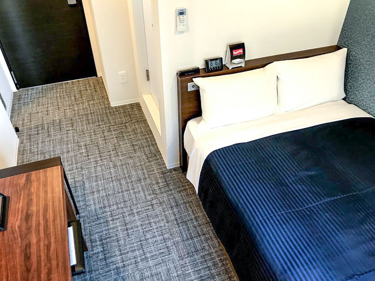 ROOM, SINGLE, SMOKING