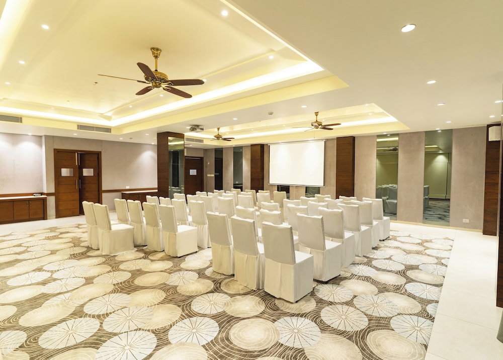 The Rosefinch Sarovar Portico 24/40