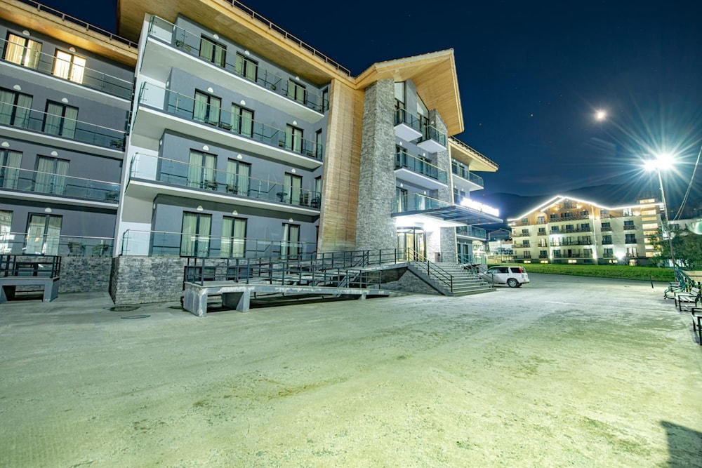 Crystal Resort 40/49