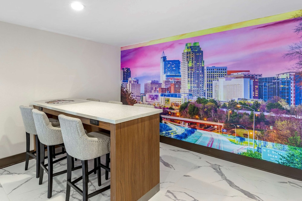 Clarion Pointe Raleigh Midtown 25/33