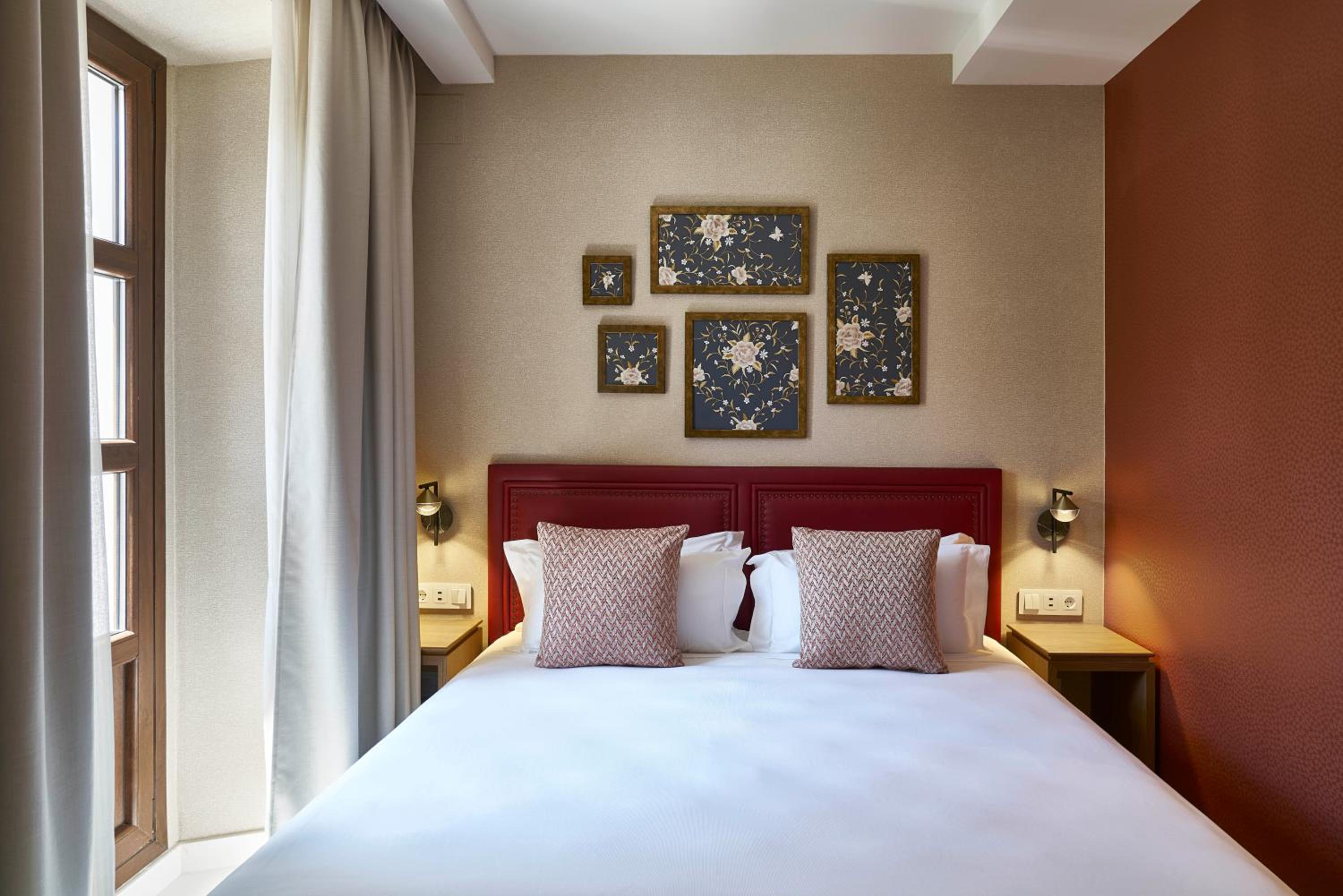 Junior Suite, Queen Bed, Sofa