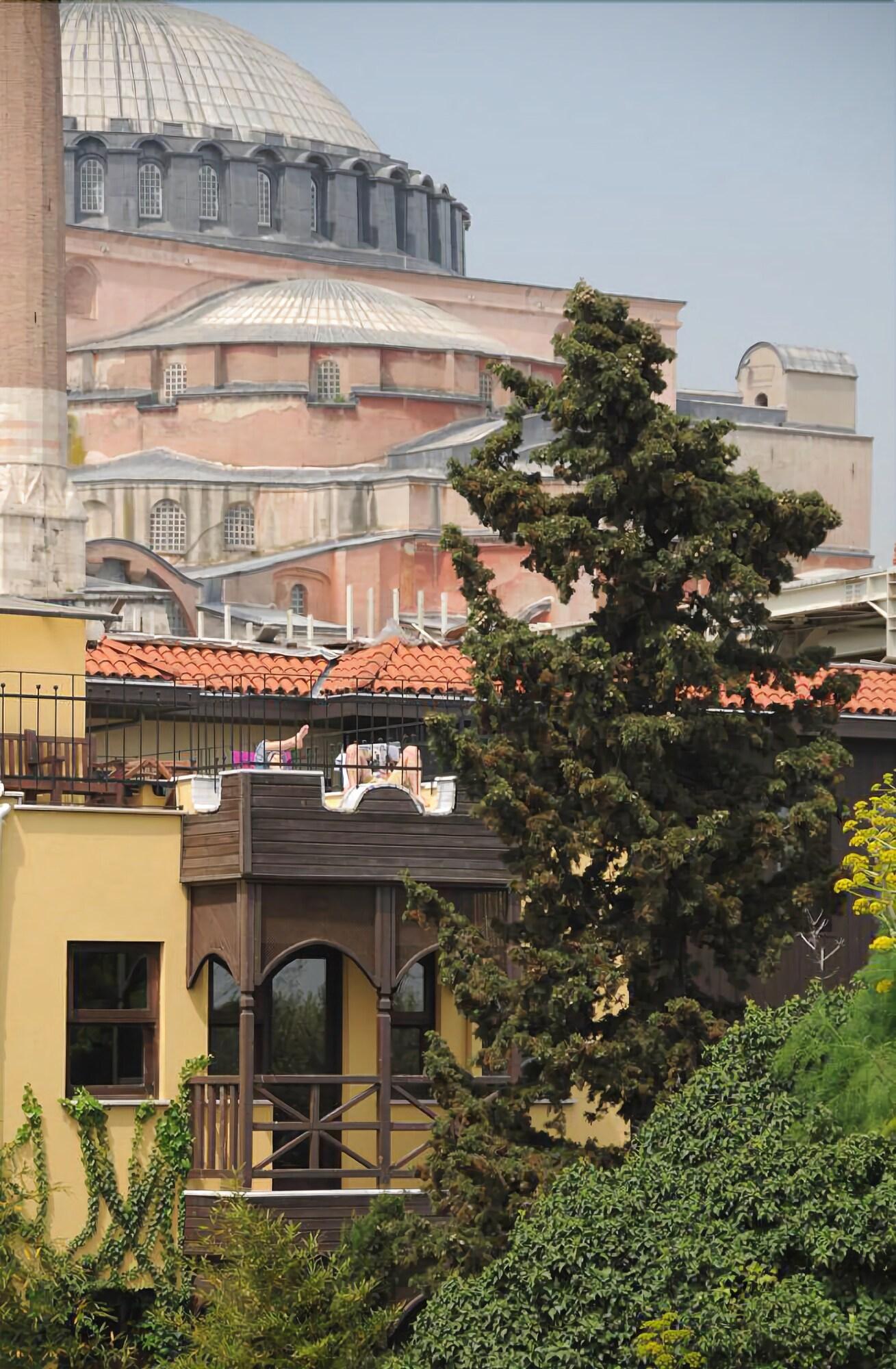 Hotel Empress Zoe 1/100