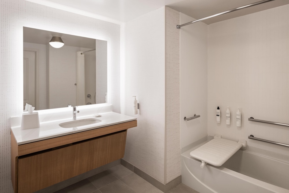 2 Bedrooms, Suite, 1 King and 2 Queen Beds, 2 Bathrooms, Accessible, Homewood Suites By Hilton Sacramento Airport-Natomas 4/4