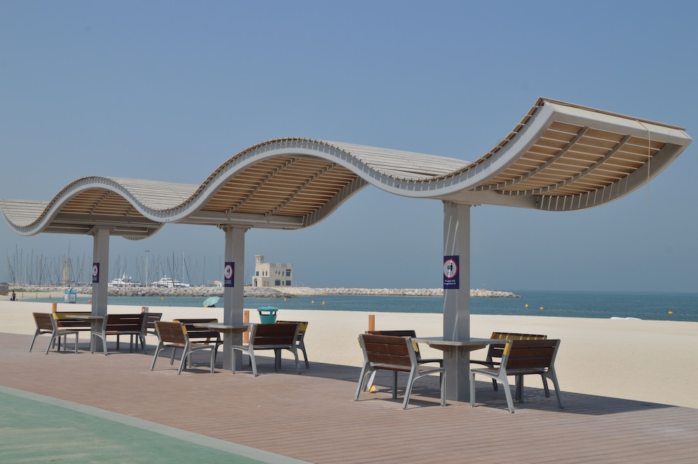 Beach Walk Hotel 65/67