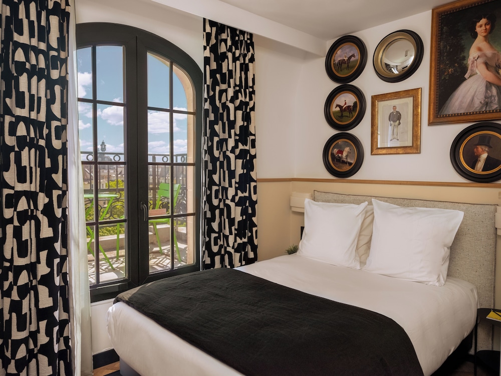 COZY, STANDARD, DOUBLE BED, CITY VIEW, BALCONY