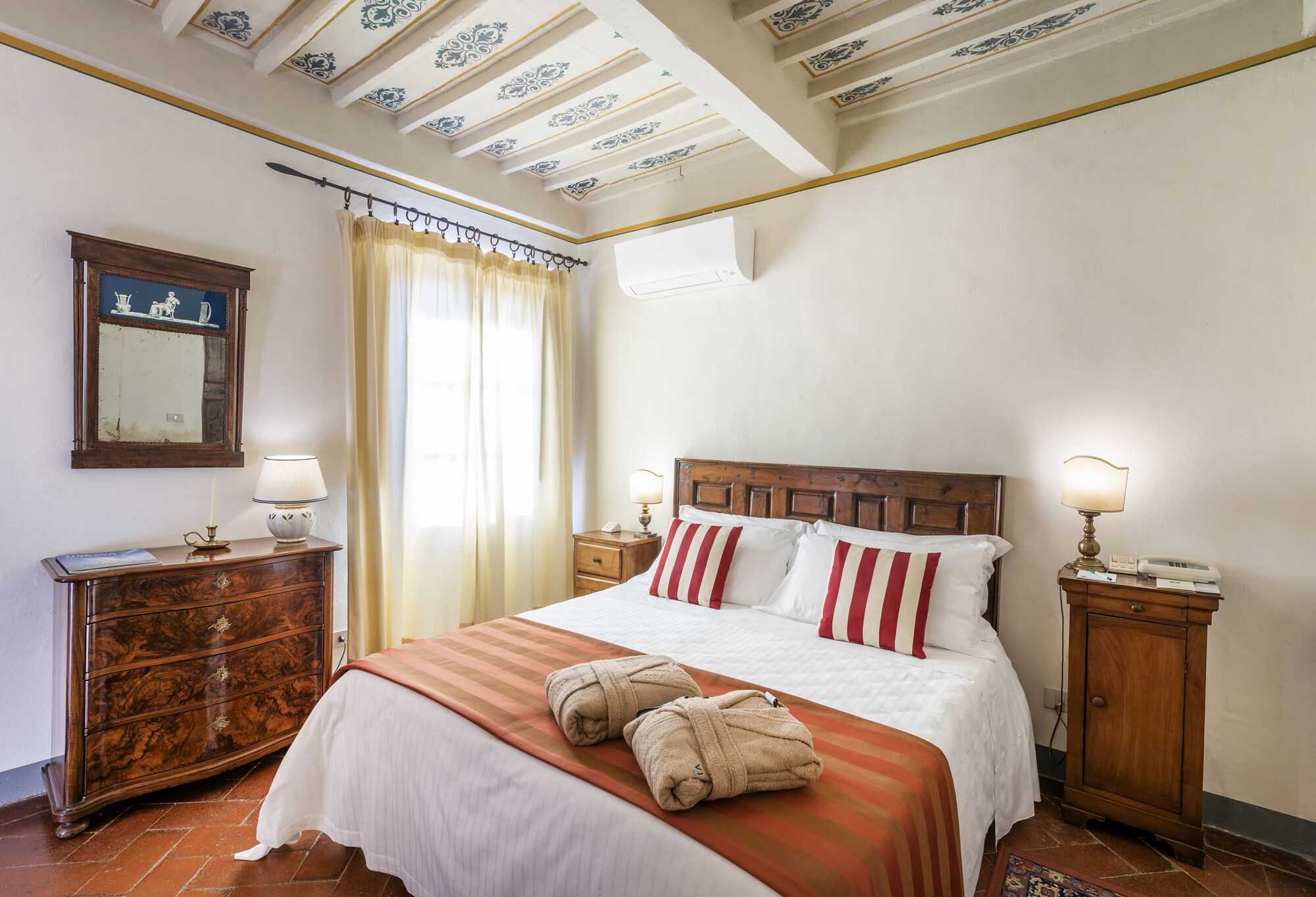 MANOR, JUNIOR SUITE, HOUSE
