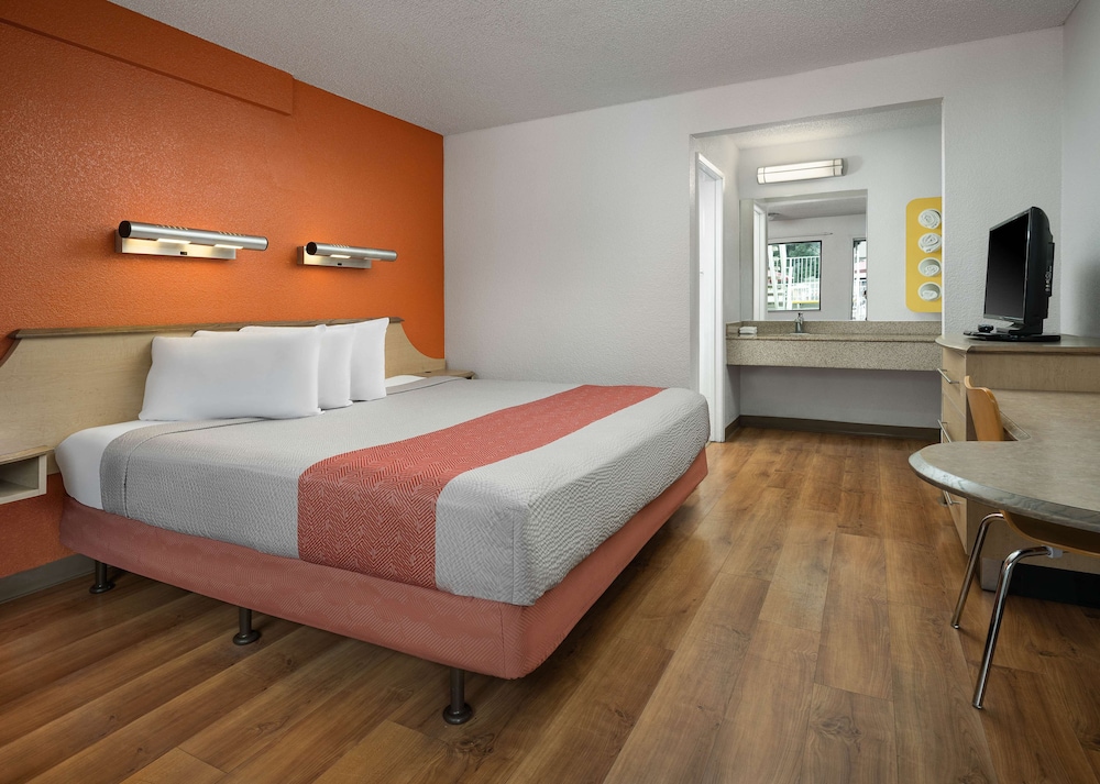 Motel6 Carlsbad, CA - Near Legoland 25/53