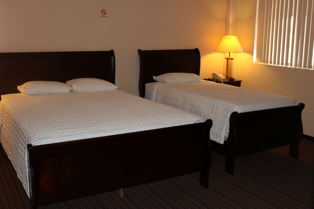Harmon Loop Hotel 10/36