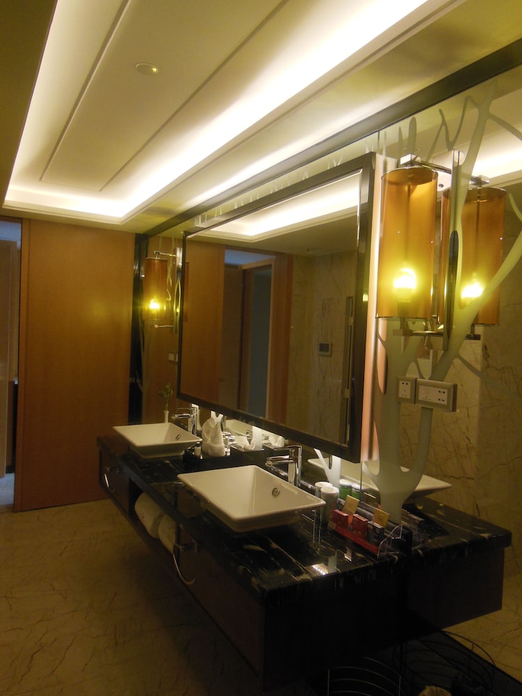 Manguo International Hotel 38/40