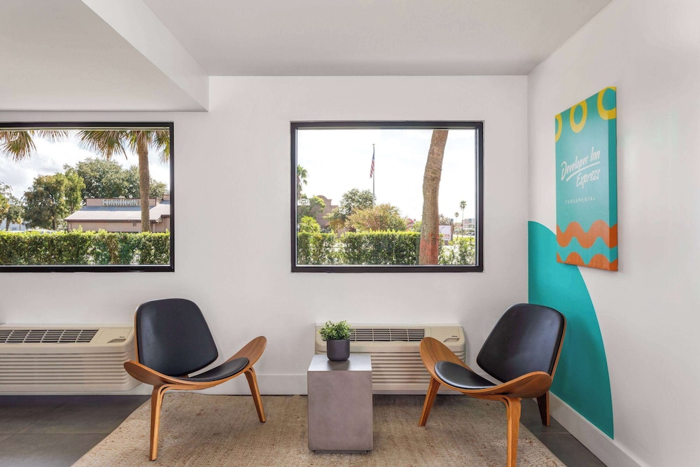 Travelodge by Wyndham Orlando Lake Buena Vista South 24/33