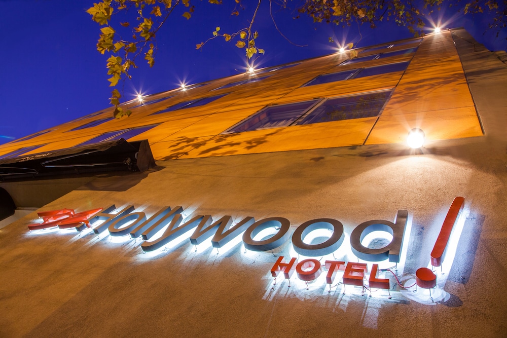Be Hollywood Hotel 3/73