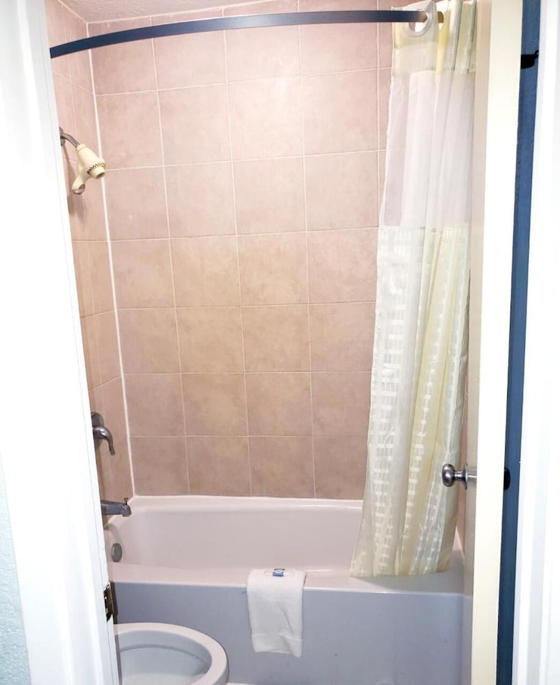 Best Price Motel & Suites 17/56