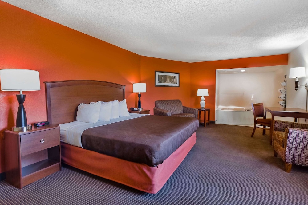 AmericInn by Wyndham Chamberlain Conference Center 9/31