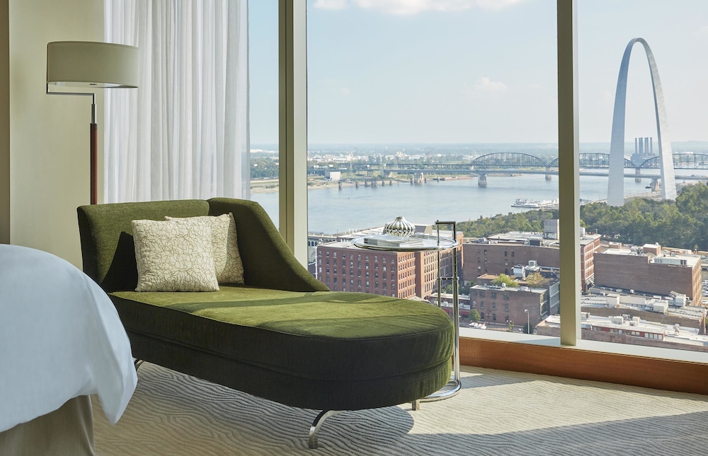 Four Seasons Hotel St. Louis 33/79