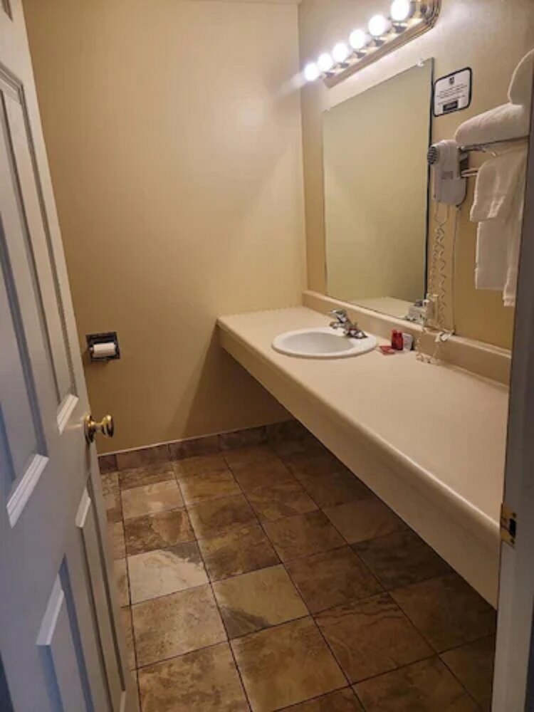 Guesthouse Inn & Suites Montesano 19/34