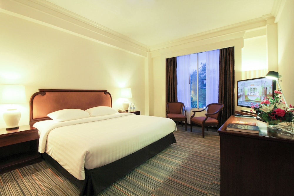 Deluxe King Bed