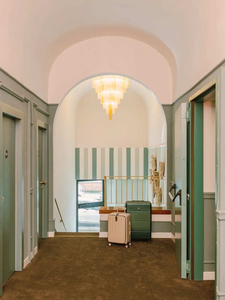 HOTEL PRIVILEGE 39/55