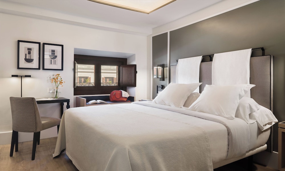 PREMIER, DOUBLE OR TWIN BED