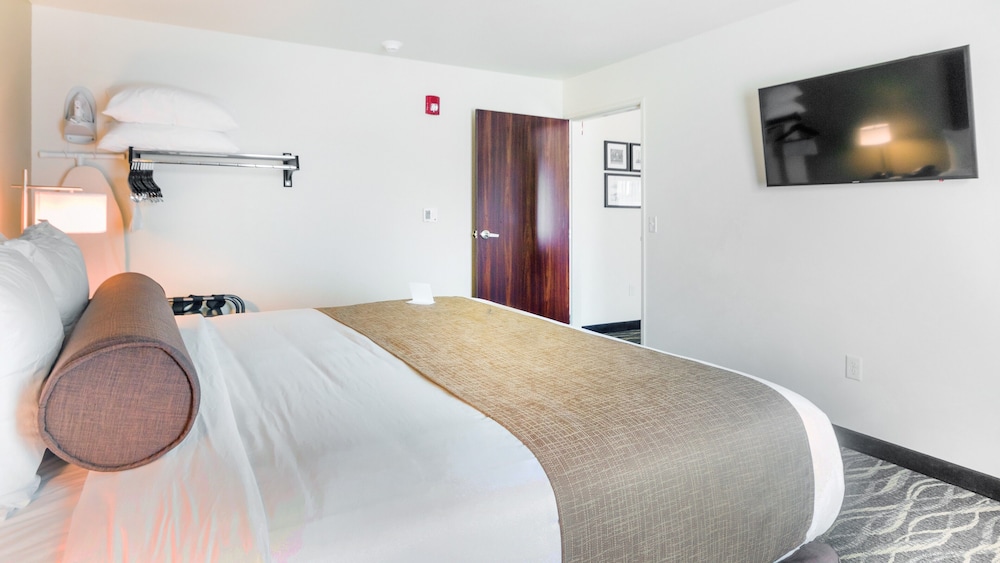 Cobblestone Hotel & Suites Janesville 12/38