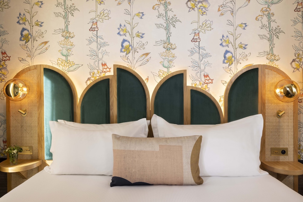 Hotel Jardin De Cluny photo4