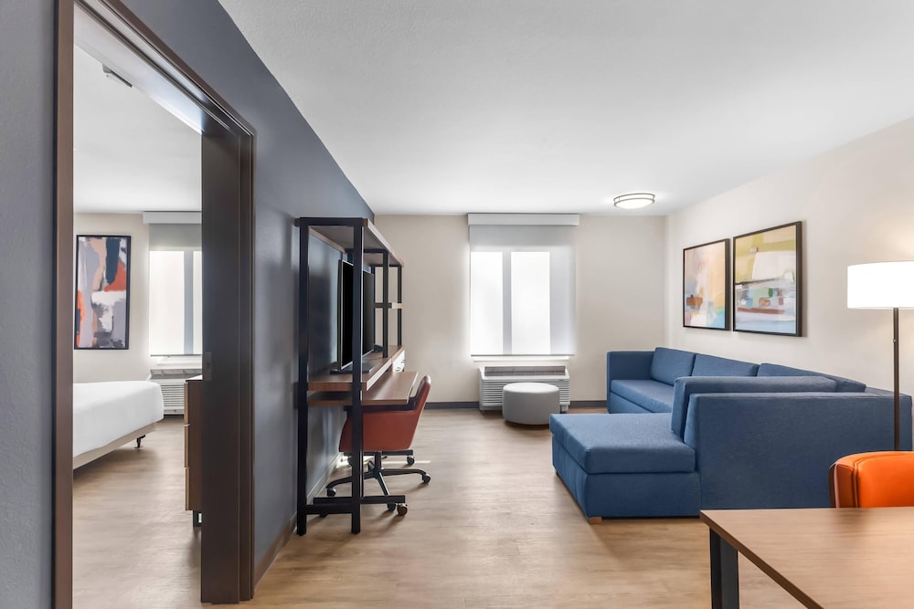 Everhome Suites Clarksville Ft. Campbell Area 40/60