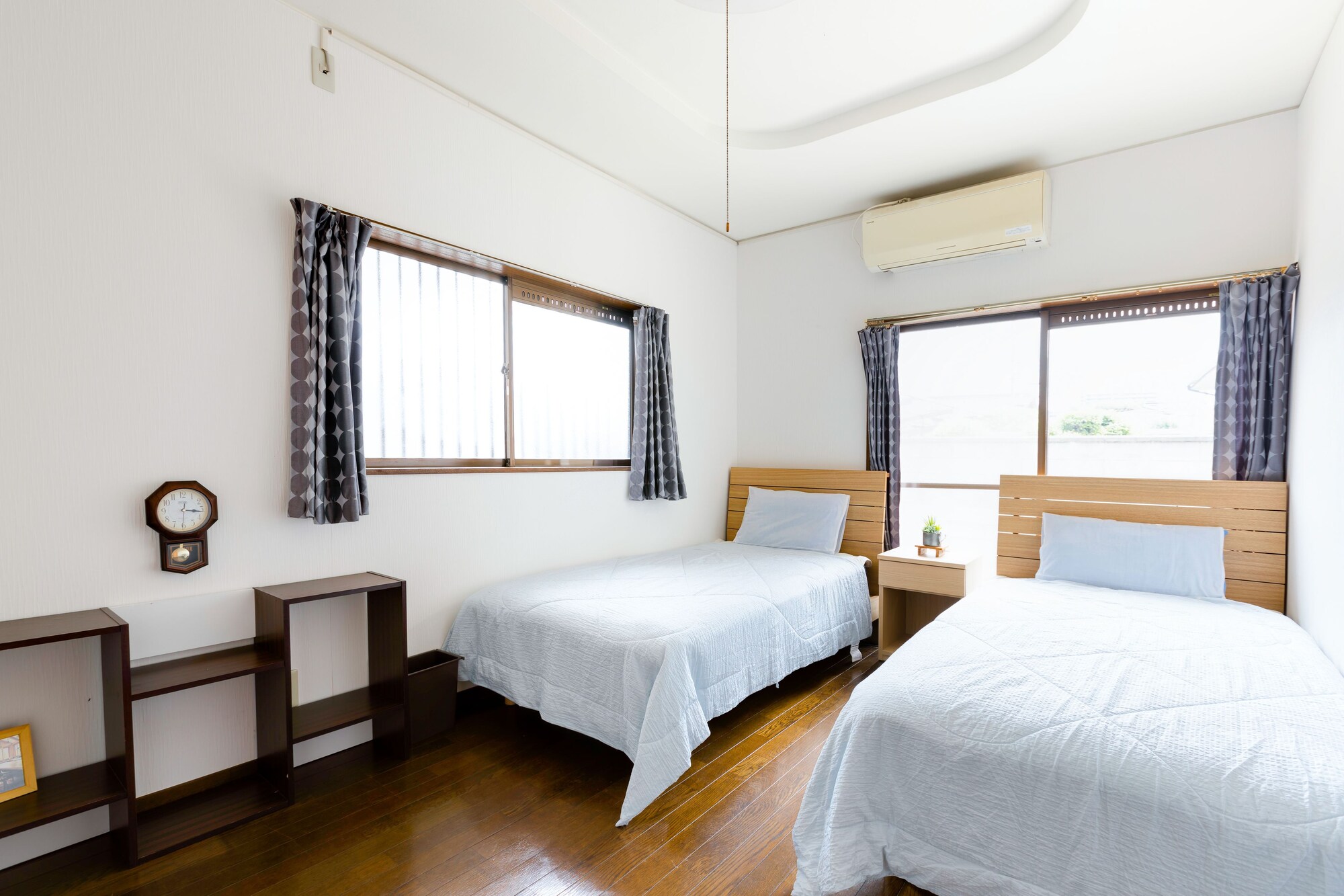 ROOM, TWIN BEDS, SHARED BATHROOM