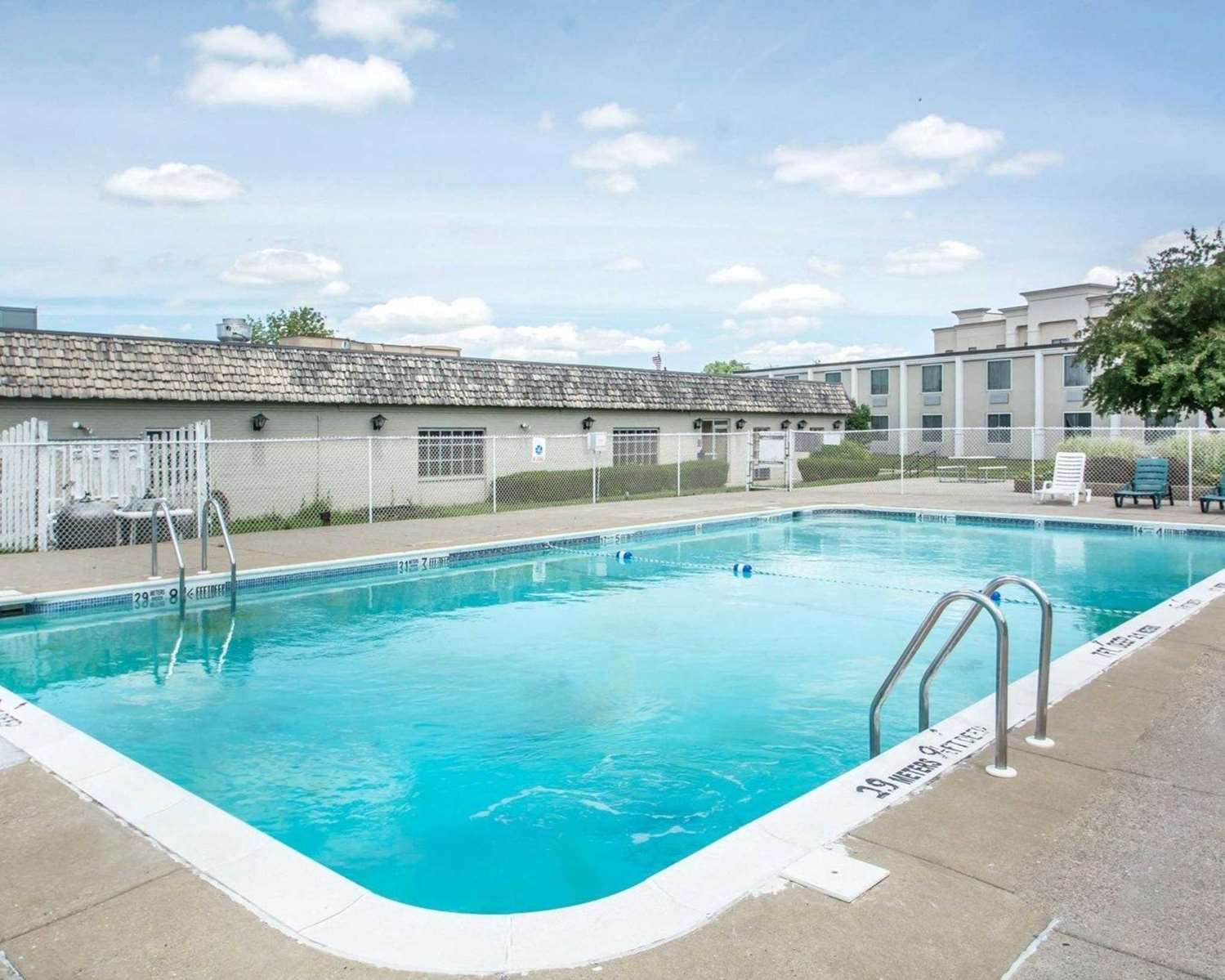 Quality Inn Geneseo 20/33