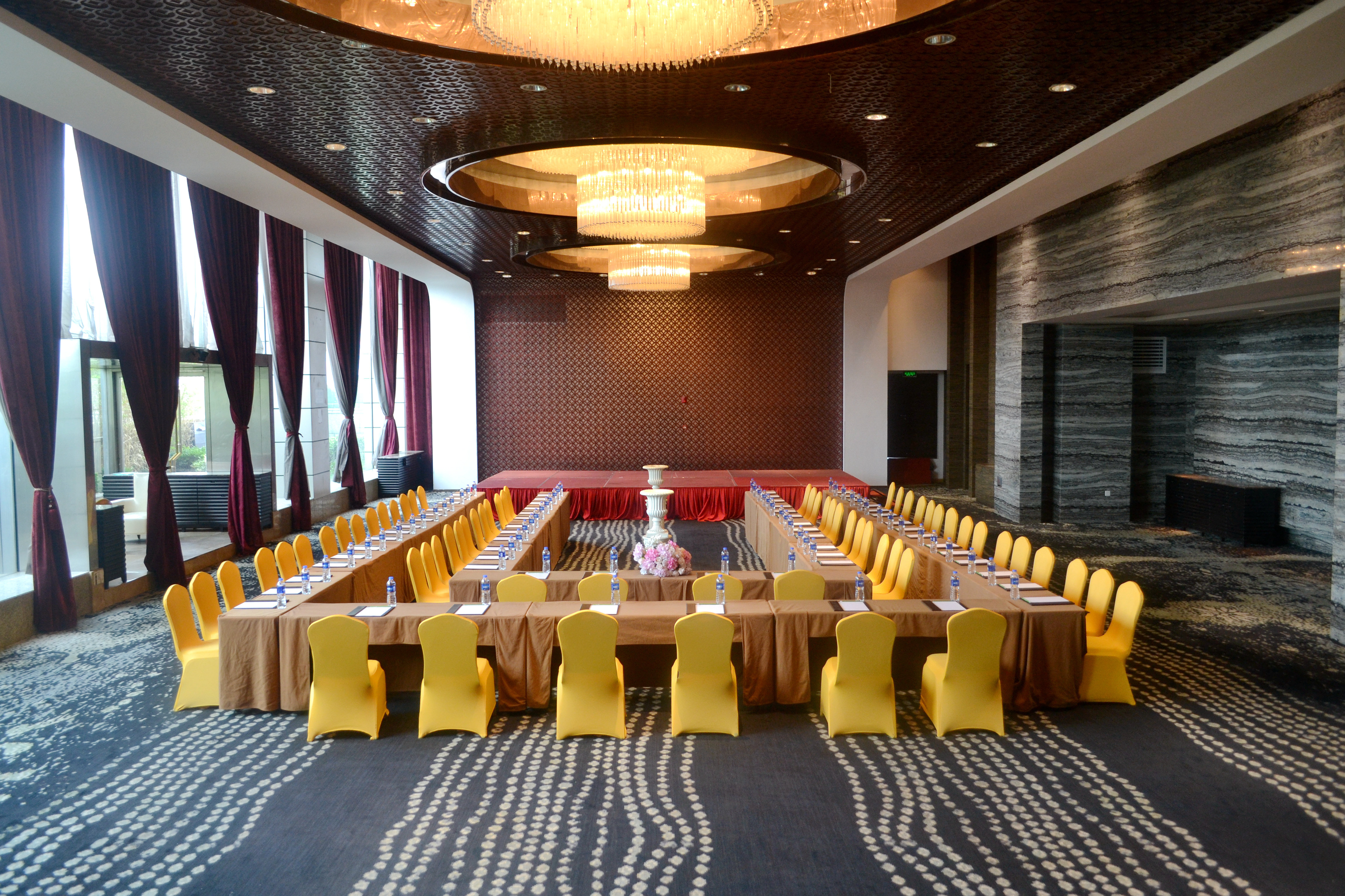 HOLIDAY INN SHANGHAI SONGJIANG 35/42