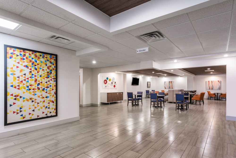 Holiday Inn Express Petersburg 8/70