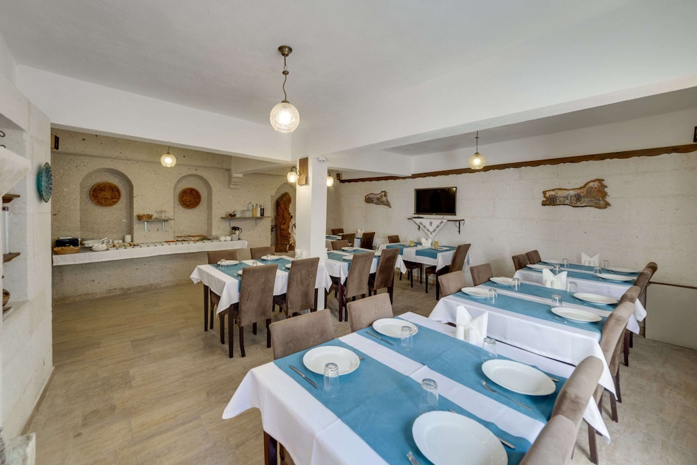 El Puente Cave Hotel 25/50