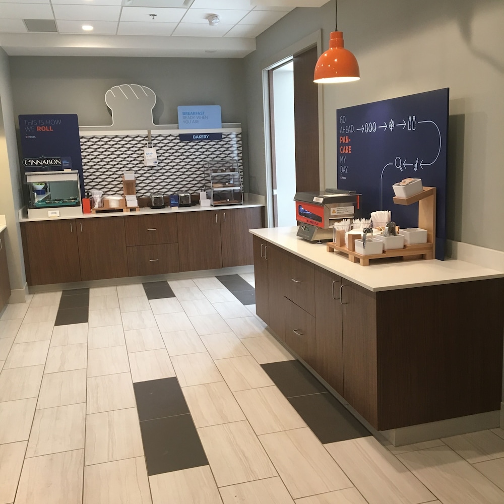 Holiday Inn Express and Suites Nebraska City 8/41