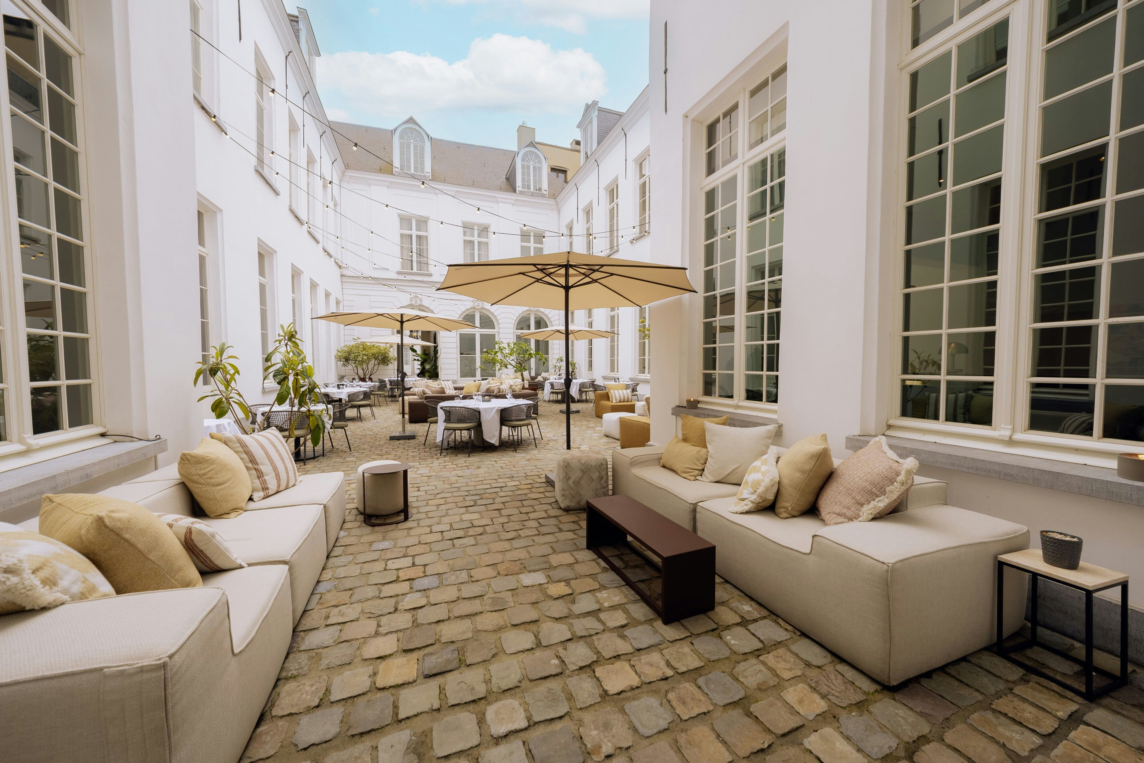 Sapphire House Antwerp, Autograph Collection 7/14