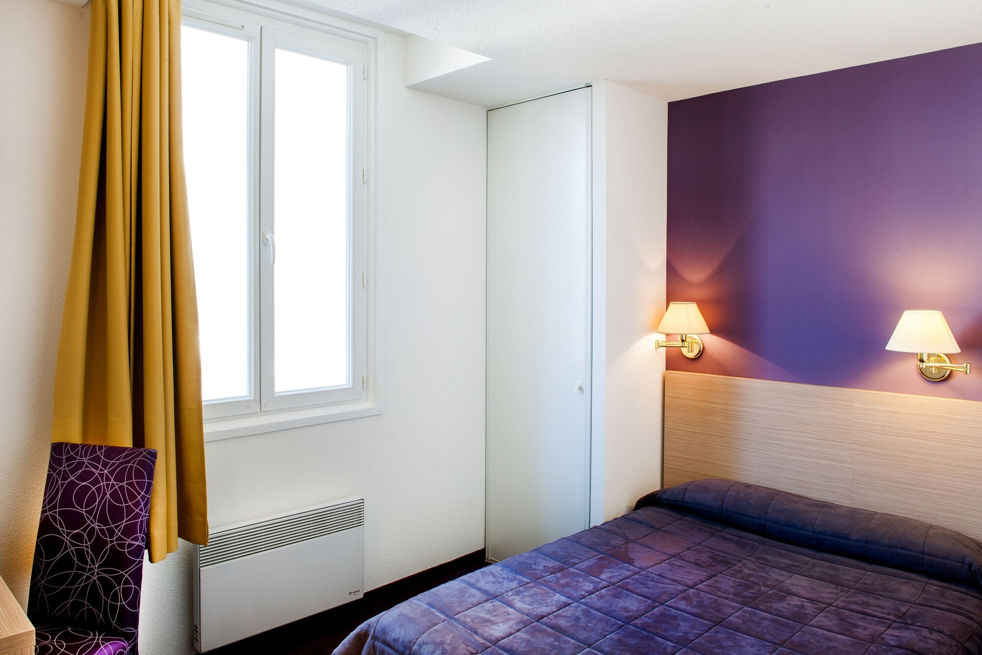 ROOM, SINGLE