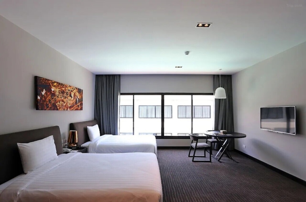Supreme, Twin Beds