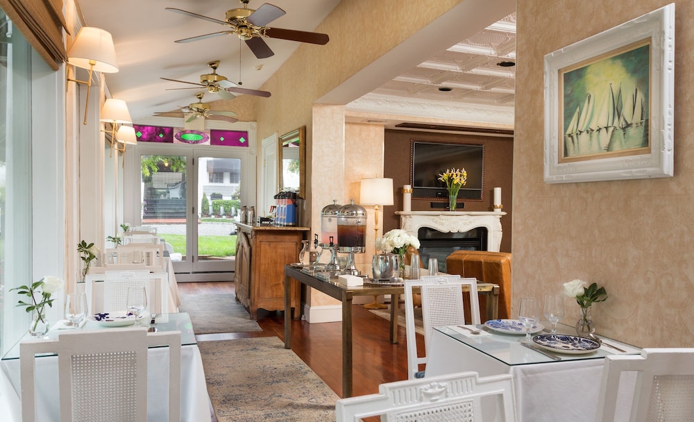 The Chateau Inn and Suites 48/57
