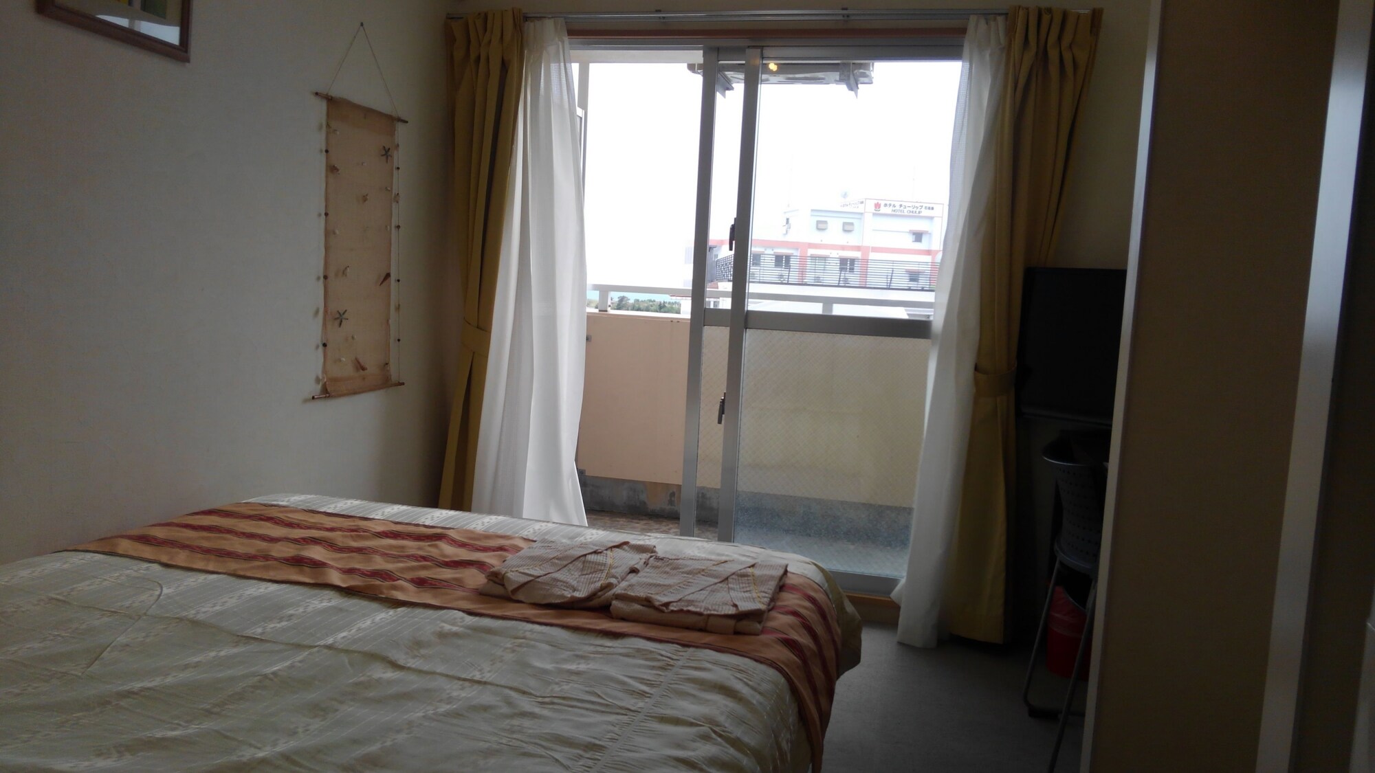 ROOM, DOUBLE BED, SMOKING