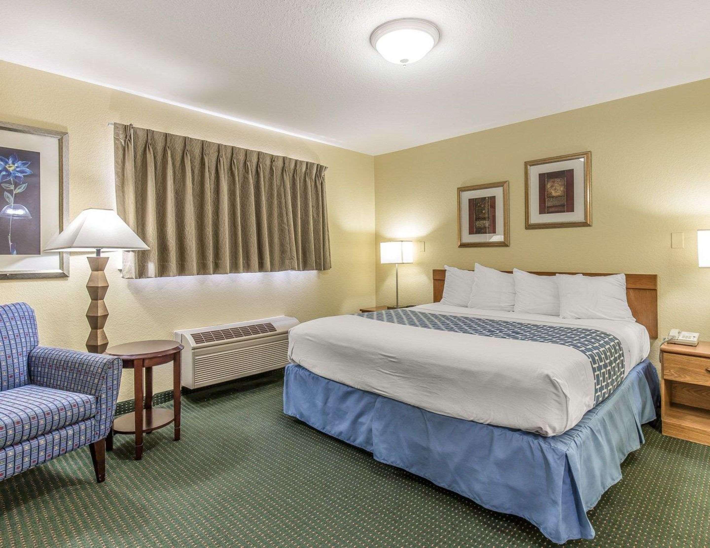 EFFICIENCY, KING BED