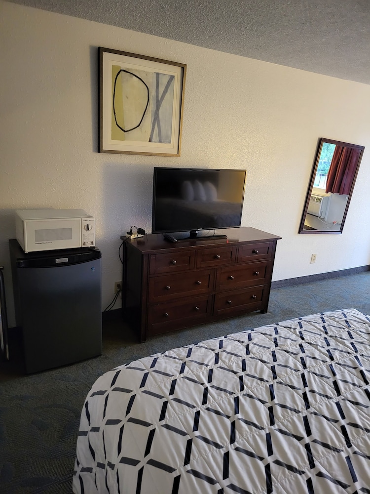 Smokey Point Motor Inn 62/69