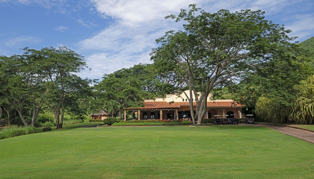 El Corazon Resort 35/48